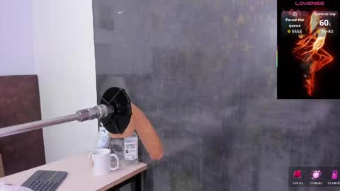 Snapshot of issys_milf chatting on May 14, 11:39 am ISSYS online show from May 14, 11:39 am