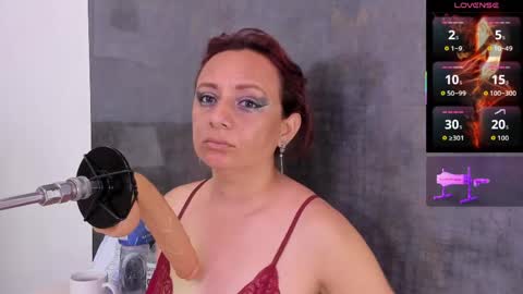 Snapshot of issys_milf chatting on May 19, 11:49 am ISSYS online show from May 19, 11:49 am