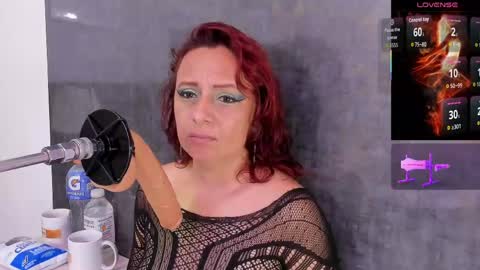 Snapshot of issys_milf chatting on May 21, 11:50 am ISSYS online show from May 21, 11:50 am