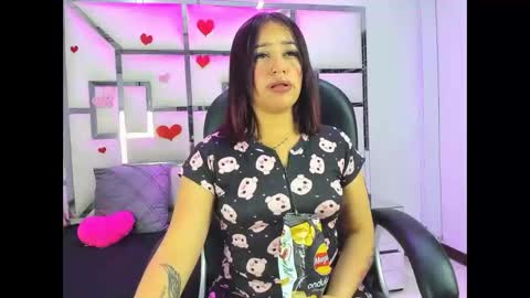 Snapshot of issysleblanc chatting on February 12, 2:50 am Issys online show from February 12, 2:50 am
