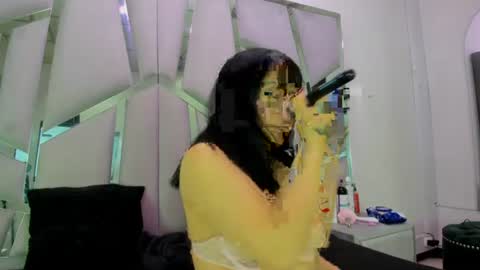Snapshot of issysleblanc chatting on July 21, 8:55 pm Issys online show from July 21, 8:55 pm