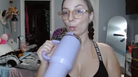 Snapshot of italiana25 chatting on January 18, 7:49 am Bella Bloom online show from January 18, 7:49 am