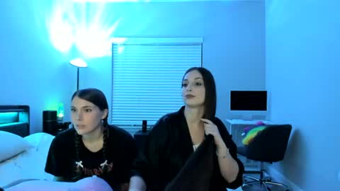 Bella Bloom online show from July 17, 5:03 am