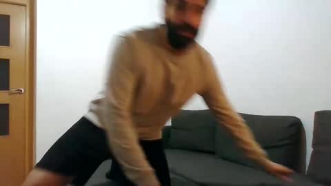 italianboybcn online show from December 14, 8:56 am