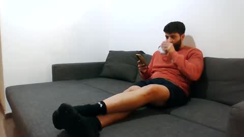 italianboybcn online show from December 23, 8:11 am
