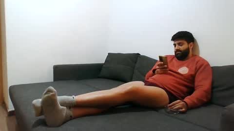 italianboybcn online show from December 25, 3:29 am