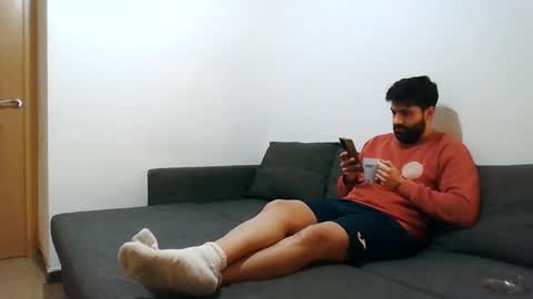 italianboybcn online show from December 27, 8:24 am