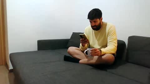 italianboybcn online show from December 28, 7:33 am