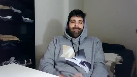 italianboybcn online show from January 12, 7:21 am