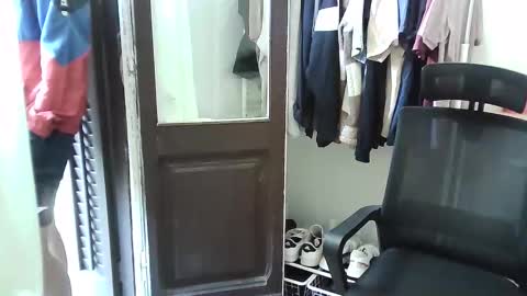 italianboybcn online show from October 31, 8:59 am