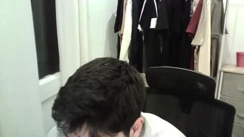 italianboybcn online show from December 16, 7:08 pm