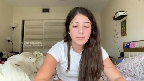 Snapshot of italiankittyx chatting on July 28, 7:39 pm ItalianKitty online show from July 28, 7:39 pm