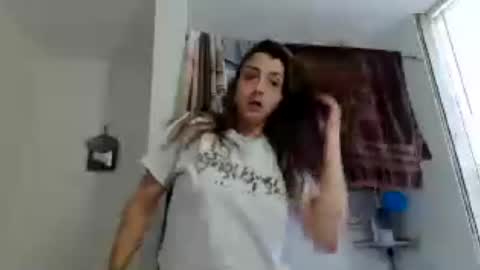 italianqueenn69 online show from August 3, 4:55 pm
