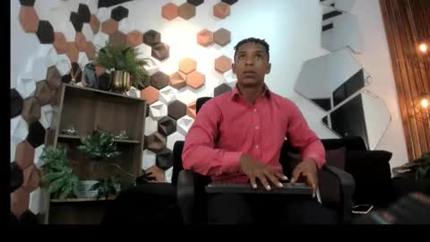 Italo Moore online show from October 6, 11:40 am