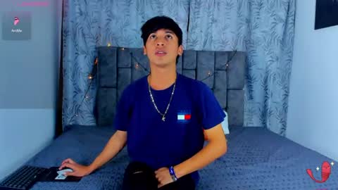 ithan_kingtwin online show from June 15, 6:54 pm