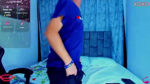 ithan_kingtwin online show from July 18, 7:39 pm