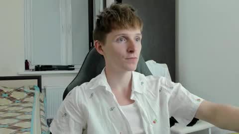 Snapshot of ithan_red chatting on November 5, 6:30 pm Ethan online show from November 5, 6:30 pm