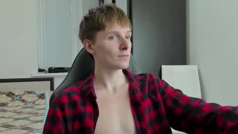 Snapshot of ithan_red chatting on November 12, 5:57 pm Ethan online show from November 12, 5:57 pm