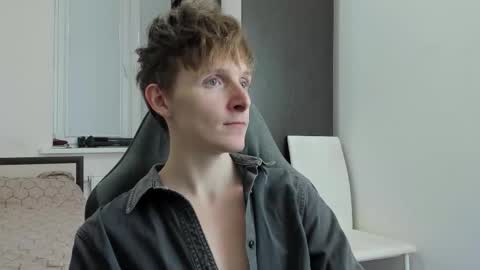 Snapshot of ithan_red chatting on November 28, 5:37 pm Ethan online show from November 28, 5:37 pm