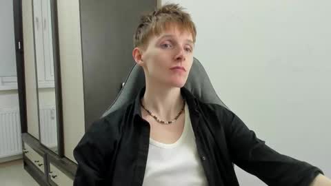 Snapshot of ithan_red chatting on December 14, 6:52 am Ethan online show from December 14, 6:52 am