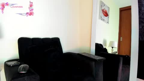 Snapshot of its__angelica_ chatting on April 2, 6:27 pm Angelica online show from April 2, 6:27 pm