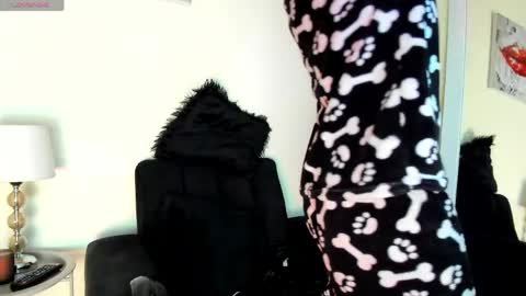 Snapshot of its__angelica_ chatting on April 9, 6:19 am Angelica online show from April 9, 6:19 am
