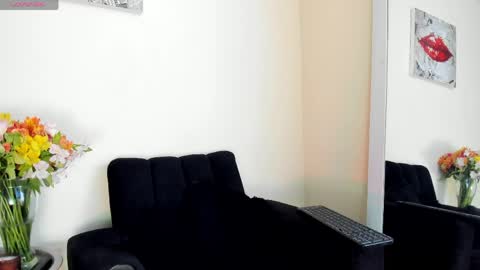 Snapshot of its__angelica_ chatting on April 19, 6:21 pm Angelica online show from April 19, 6:21 pm