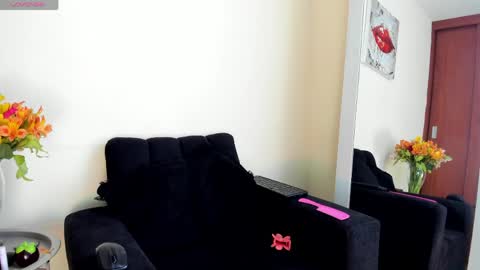 Snapshot of its__angelica_ chatting on April 21, 6:34 pm Angelica online show from April 21, 6:34 pm