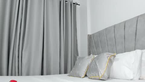 Snapshot of its_canella chatting on January 10, 3:30 am canella online show from January 10, 3:30 am