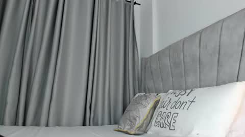 Snapshot of its_canella chatting on June 15, 3:20 am canella online show from June 15, 3:20 am