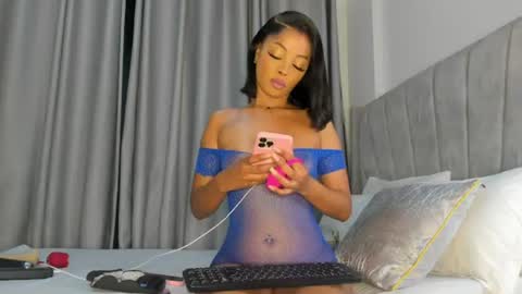 Snapshot of its_canella chatting on June 29, 4:08 am canella online show from June 29, 4:08 am