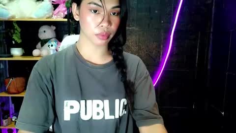 its_chloe20 online show from June 7, 11:25 am