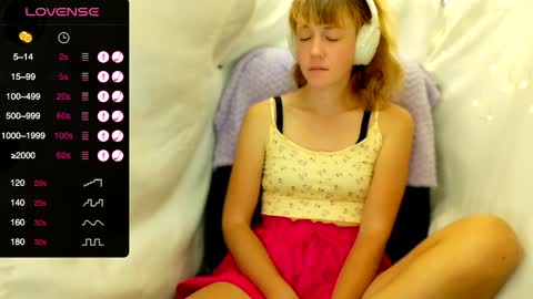 Snapshot of its_lily chatting on January 19, 3:08 am Lily online show from January 19, 3:08 am