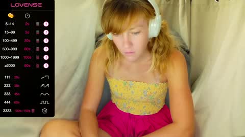 Snapshot of its_lily chatting on November 11, 4:34 am Lily online show from November 11, 4:34 am