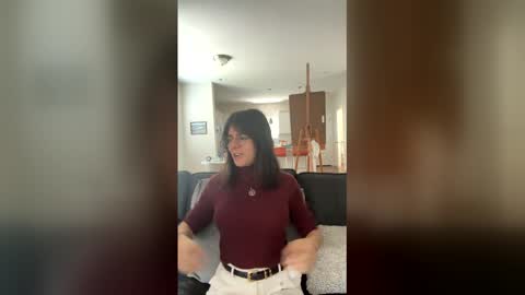 itschloelaurent online show from May 4, 3:30 pm