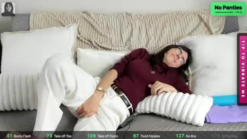 itschloelaurent online show from May 16, 6:28 pm