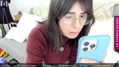 itschloelaurent online show from May 20, 6:47 pm