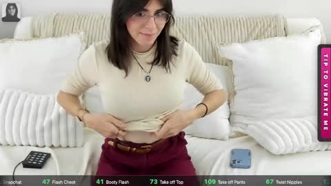 itschloelaurent online show from May 22, 7:52 pm