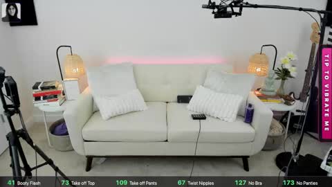itschloelaurent online show from May 24, 3:39 pm