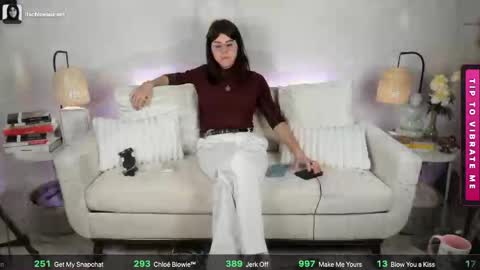 itschloelaurent online show from May 25, 3:45 am