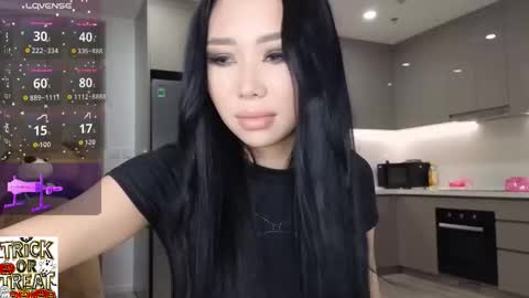 Queen Liya online show from November 1, 9:39 pm