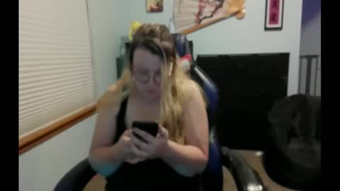 Itsglitchh222 online show from September 15, 7:52 am
