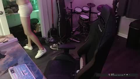 itslamayo online show from May 18, 1:24 am