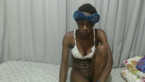 Laynne online show from November 9, 7:50 am