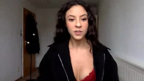 itsnicka online show from February 3, 3:28 pm