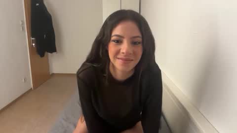 itsnicka online show from February 10, 9:30 pm