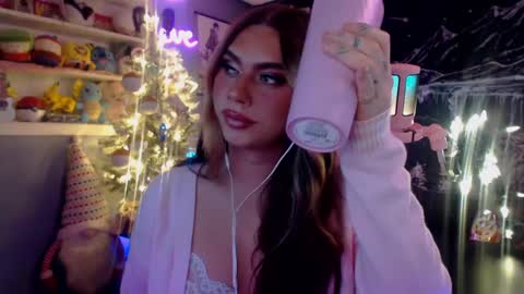 Snapshot of itsnickibabyy chatting on December 11, 11:21 pm Nicki Foxx online show from December 11, 11:21 pm