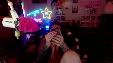 Snapshot of itsnickibabyy chatting on October 24, 4:20 am Nicki Foxx online show from October 24, 4:20 am