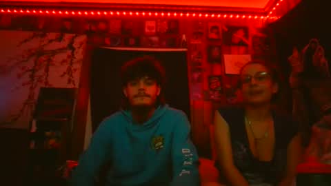 Snapshot of itsthesecretsideofus chatting on April 7, 4:24 am TheSecretSideOfUs online show from April 7, 4:24 am