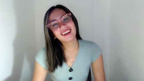 Snapshot of itsurgil_kloeh chatting on November 22, 8:19 pm itsurgil_kloeh online show from November 22, 8:19 pm